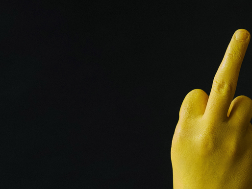 DER HASS IM NETZ TRIFFT OFT MINDER­HEITEN. WIE ZWEI SOCIAL-MEDIA-REDAKTEU­RINNEN DAMIT UMGEHEN